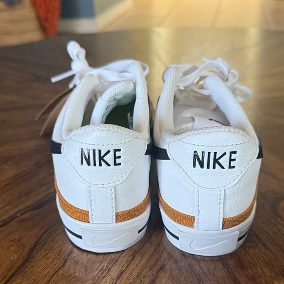 Nike Women's Court Legacy Leather Sneaker - Picture 4 of 7